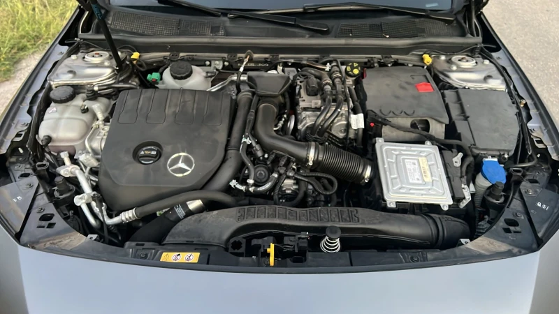 Mercedes-Benz CLA 250 e/AMG Line-plug in hybrid/218p.s-FULL EXTRAS, снимка 10 - Автомобили и джипове - 49421408