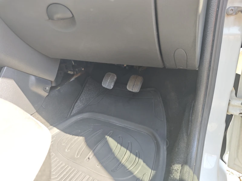 Dacia Logan dCI, снимка 13 - Автомобили и джипове - 52948441