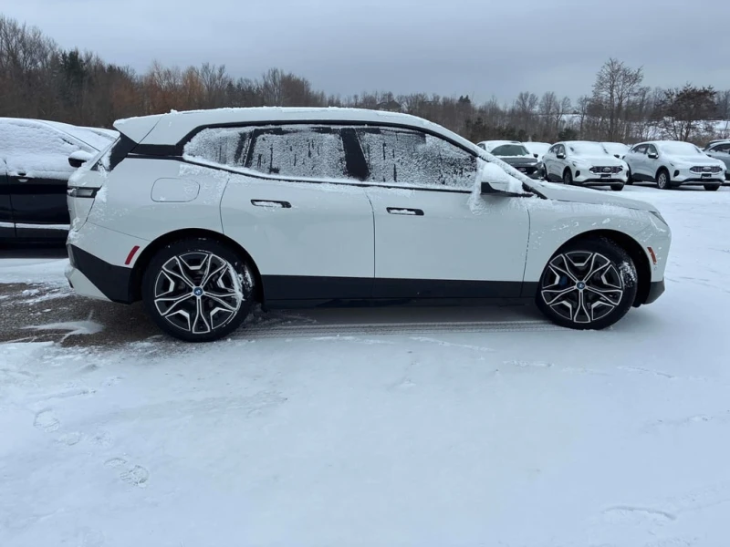 BMW iX 2022 xDrive50 * CARFAX * БЕЗ ПЪРВОНАЧАЛНА ВНОСКА, снимка 4 - Автомобили и джипове - 53090966