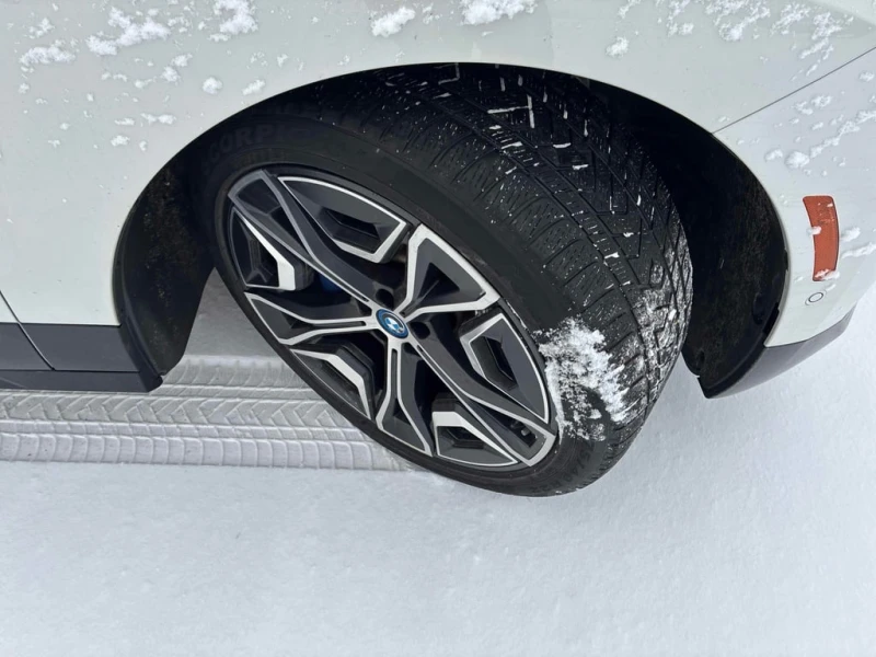 BMW iX 2022 xDrive50 * CARFAX * БЕЗ ПЪРВОНАЧАЛНА ВНОСКА, снимка 6 - Автомобили и джипове - 53090966