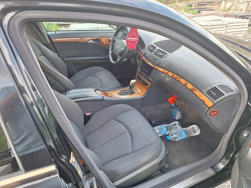 Mercedes-Benz E 220, снимка 11 - Автомобили и джипове - 53251657