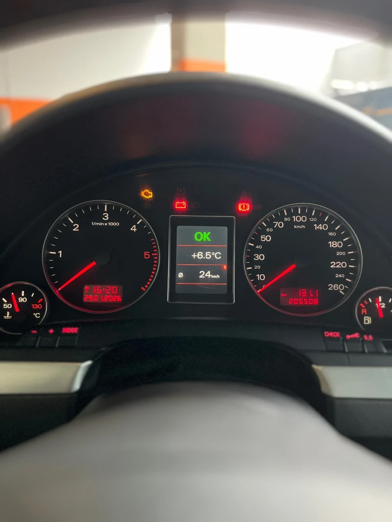 Audi A4 3.0TDI, Xenon, SLine, снимка 6 - Автомобили и джипове - 53277445