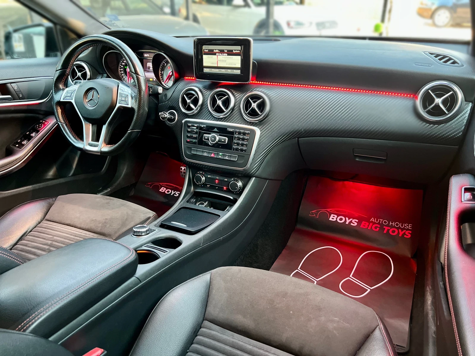 Mercedes-Benz A 220 4Matic* AMG-optic* 4x4* Автоматик* FullLED* 4-Врат - изображение 10