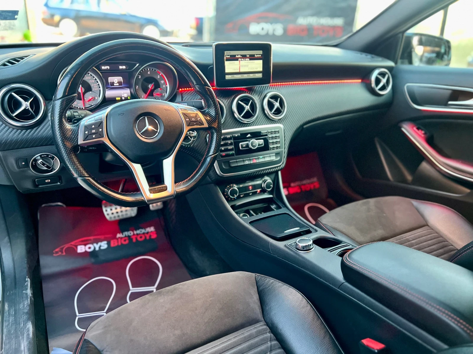 Mercedes-Benz A 220 4Matic* AMG-optic* 4x4* Автоматик* FullLED* 4-Врат - изображение 9