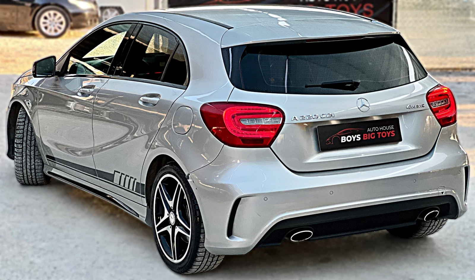 Mercedes-Benz A 220 4Matic* AMG-optic* 4x4* Автоматик* FullLED* 4-Врат - изображение 7