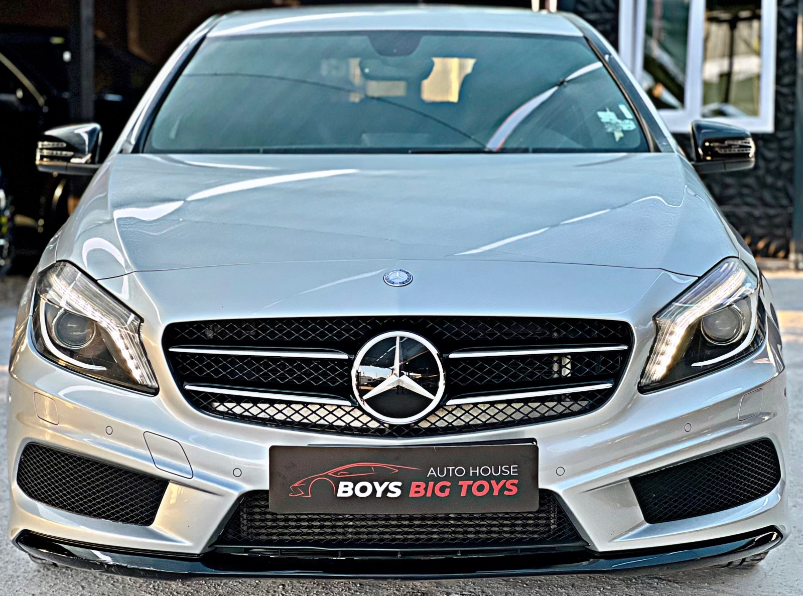 Mercedes-Benz A 220 4Matic* AMG-optic* 4x4* Автоматик* FullLED* 4-Врат - изображение 4