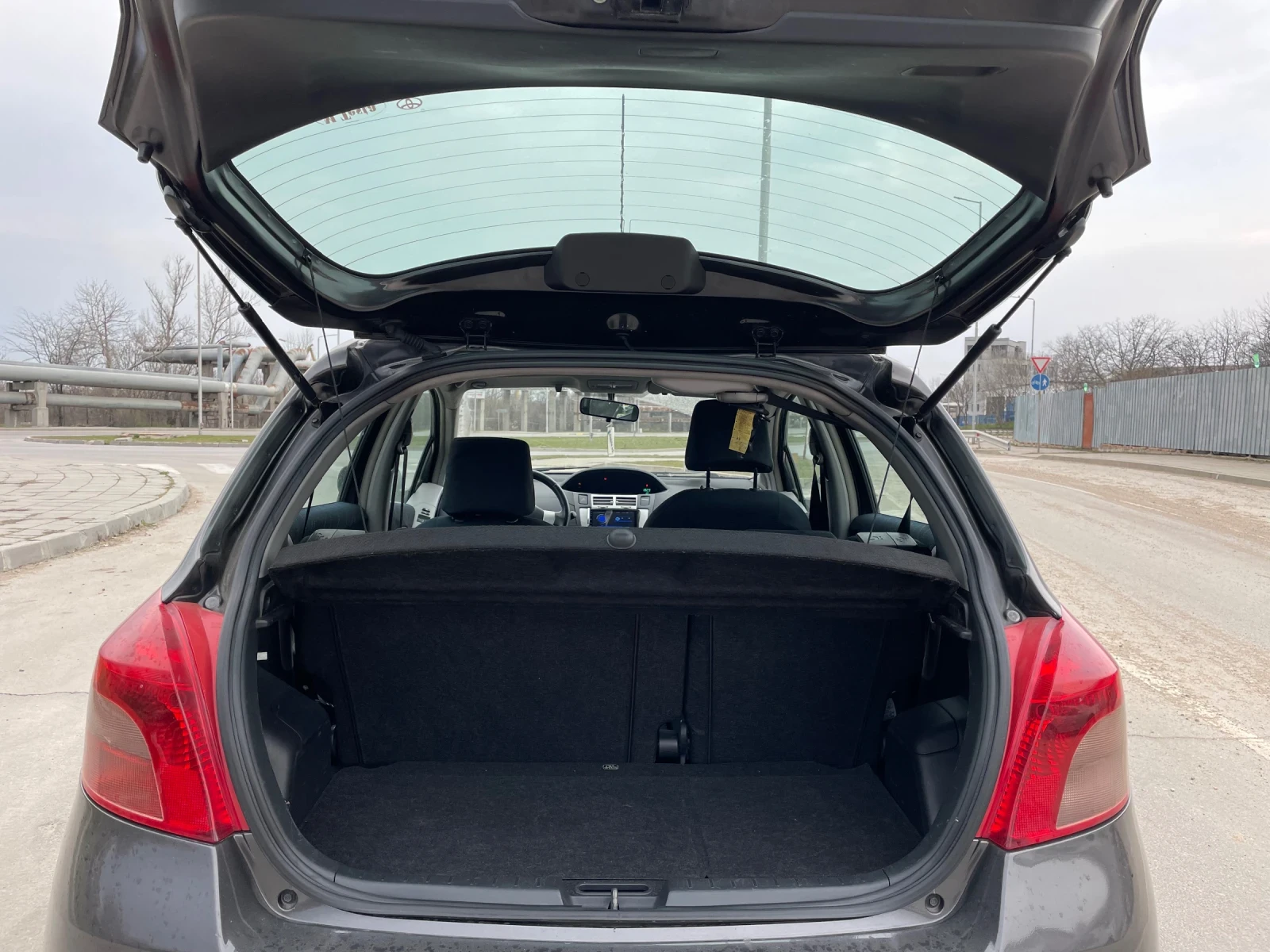 Toyota Yaris 1.3i ������, ����������, ������ | Mobile.bg � ����������� 12