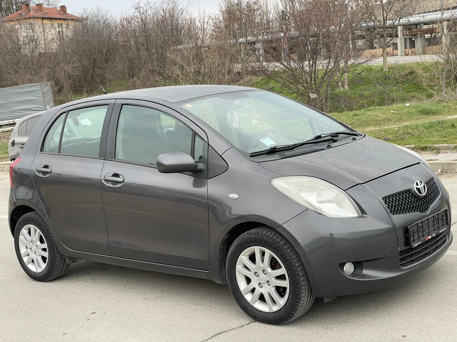 Toyota Yaris 1.3i ВЕРИГА, МУЛТИМЕДИЯ, КСЕНОН