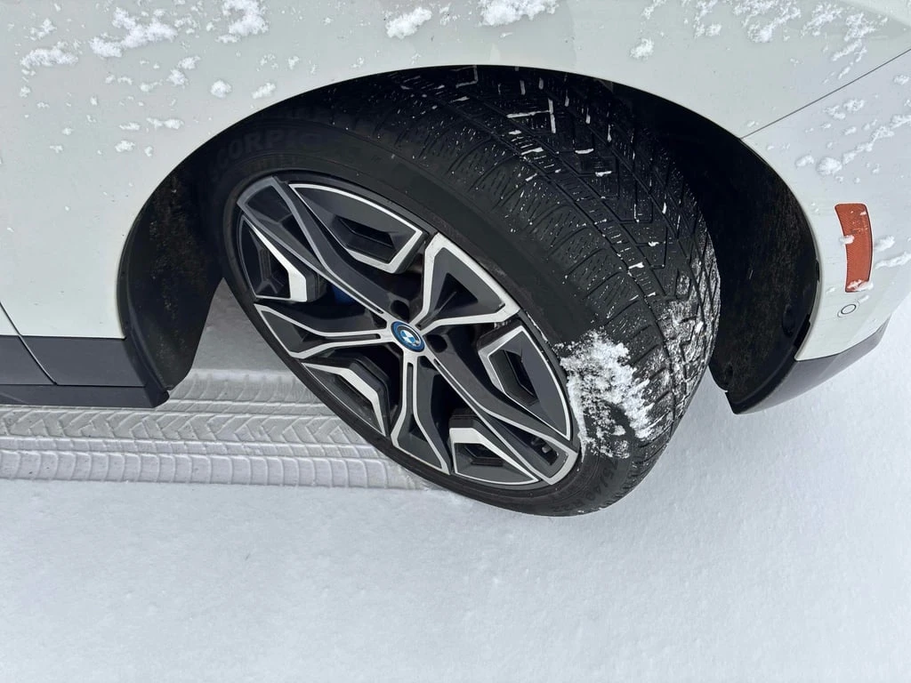 BMW iX 2022 xDrive50 * CARFAX * БЕЗ ПЪРВОНАЧАЛНА ВНОСКА - изображение 6