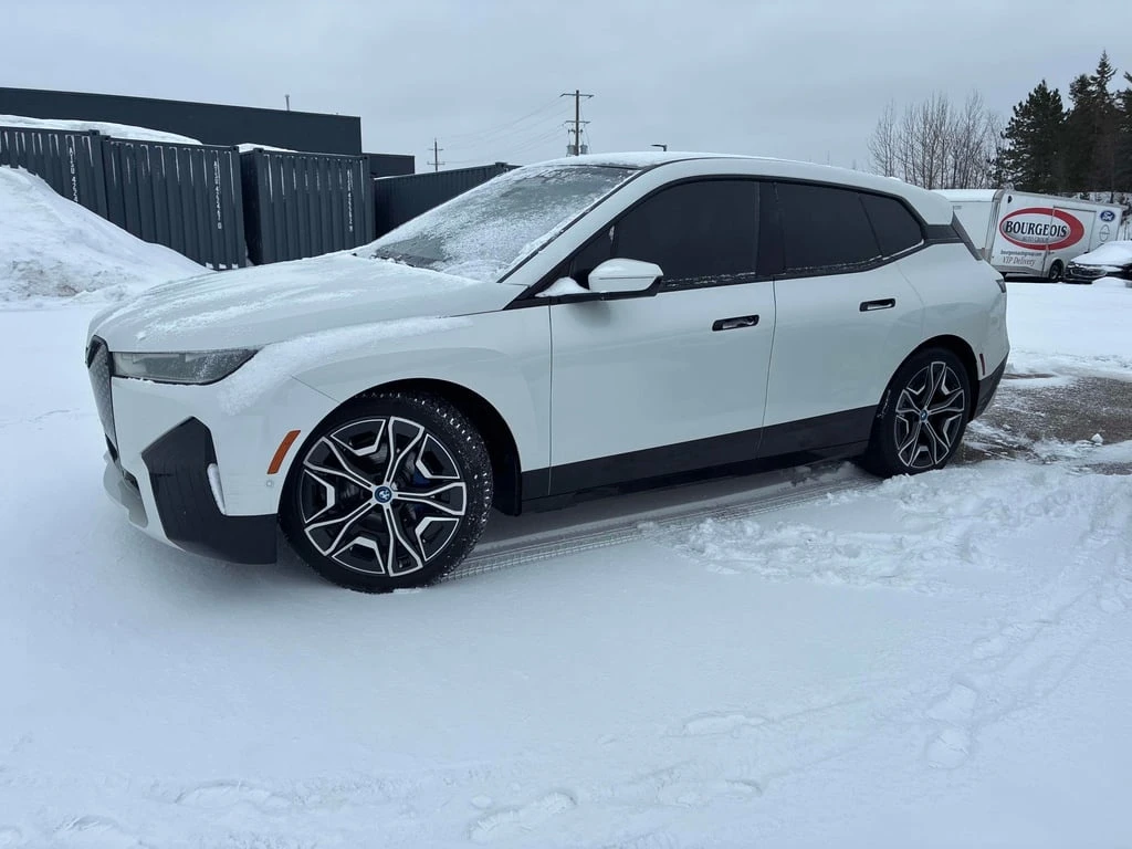 BMW iX 2022 xDrive50 * CARFAX * БЕЗ ПЪРВОНАЧАЛНА ВНОСКА - изображение 3