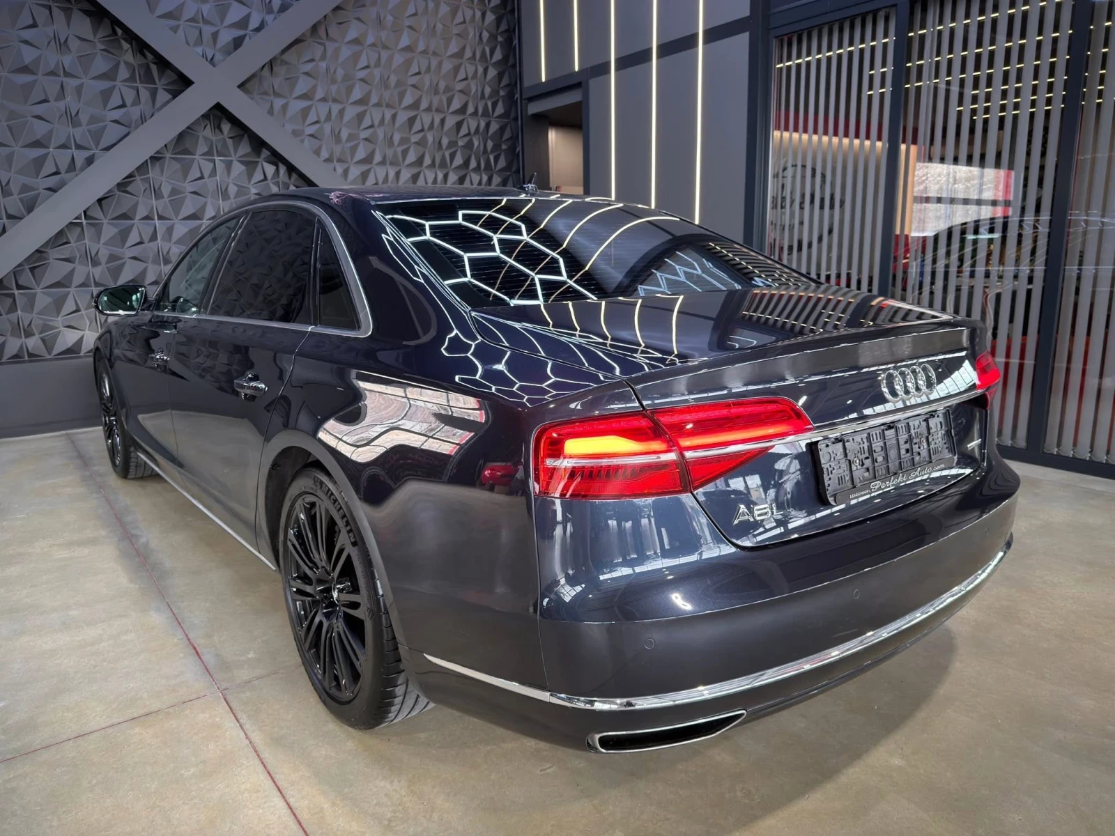 Audi A8 3.0 TDI LONG QUATTRO* S LINE * ДИСТРОНИК * ШИБЕДАХ, снимка 3 - Автомобили и джипове - 53785002