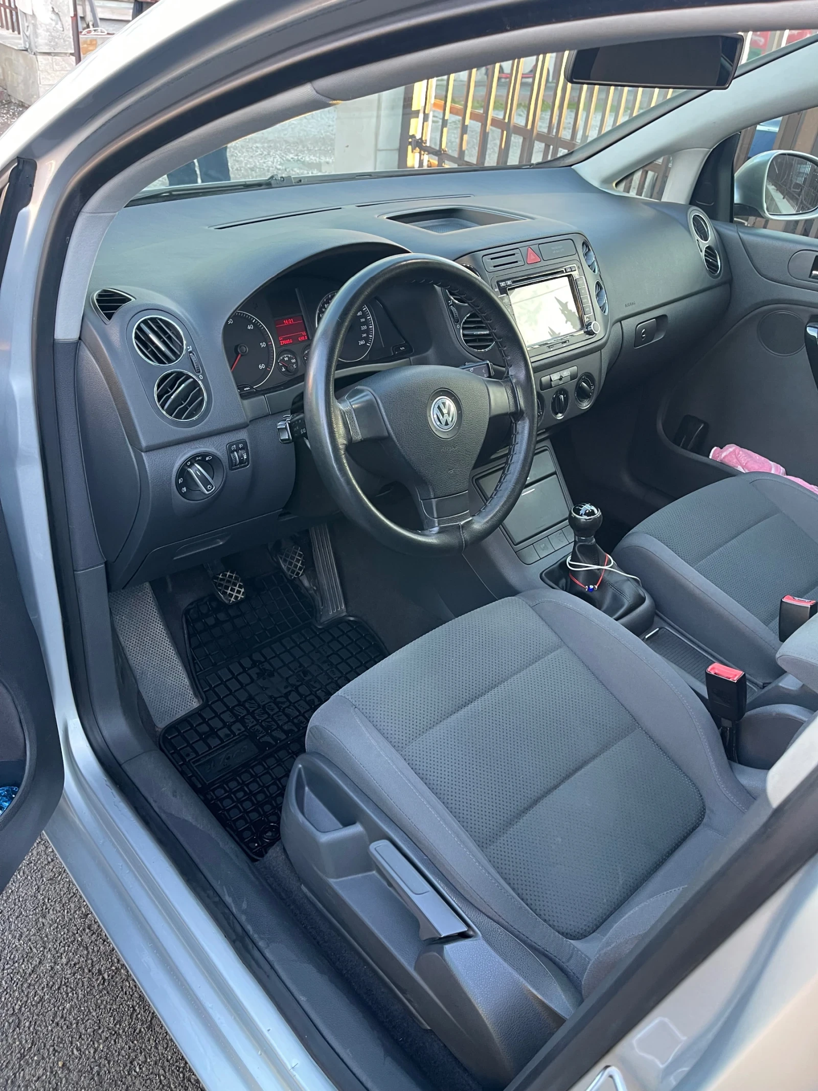 VW Golf Plus 1.9 TDI, снимка 15 - Автомобили и джипове - 53914337