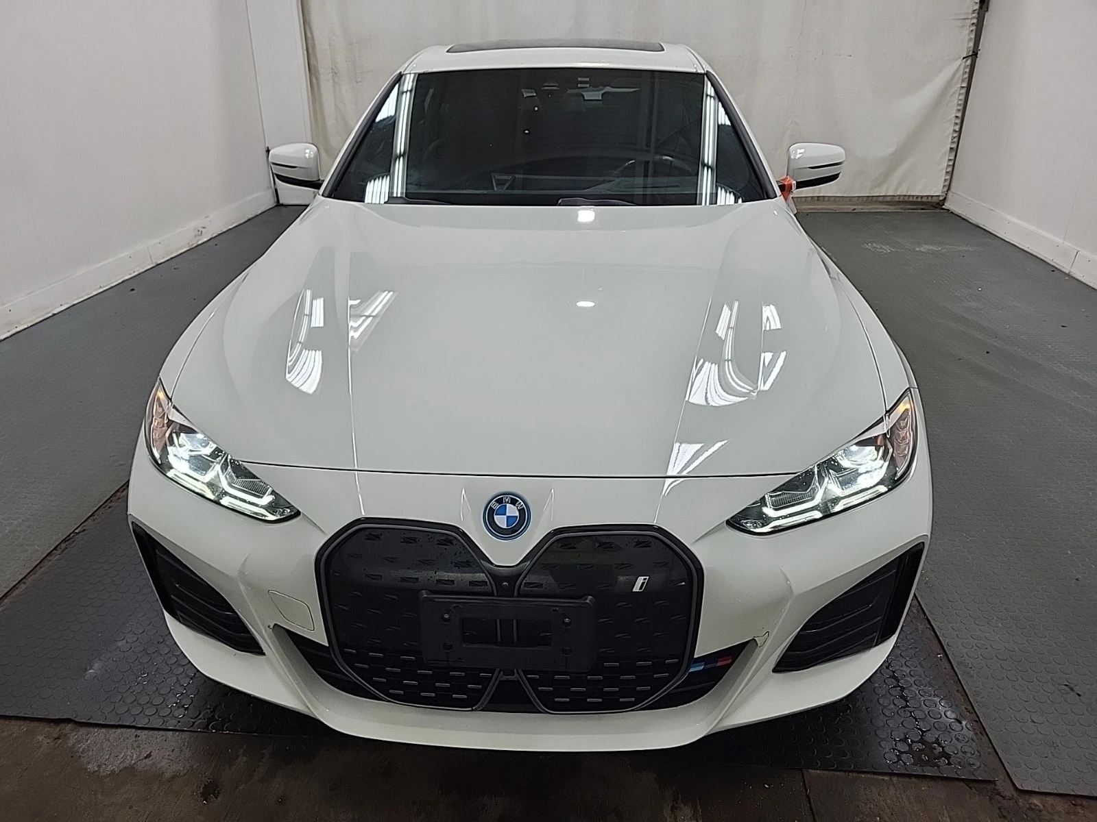 BMW i4 EDRIVE40* M-pkg* Шибидах* Подгрев* H&K* , снимка 2 - Автомобили и джипове - 54255636