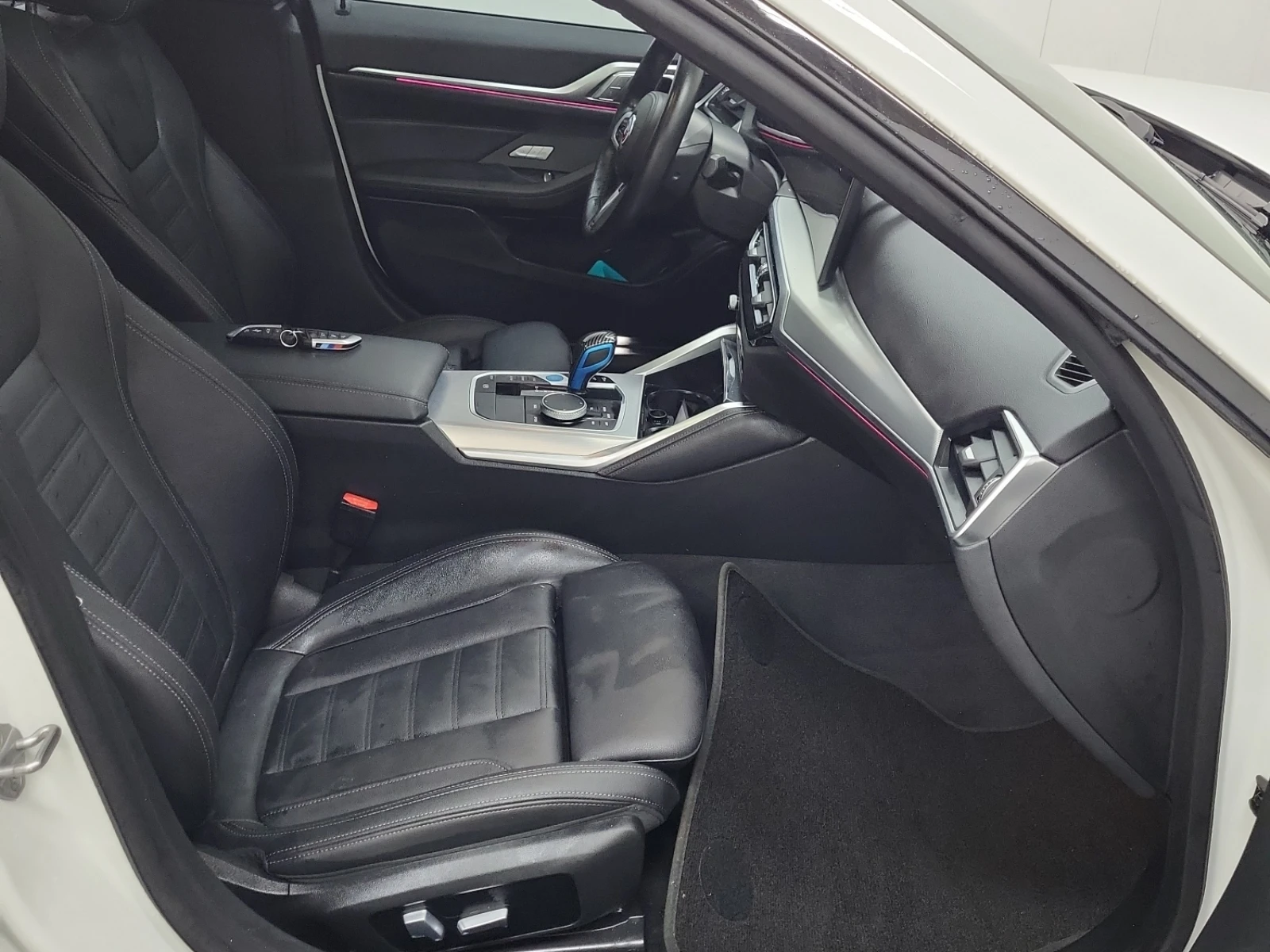 BMW i4 EDRIVE40* M-pkg* Шибидах* Подгрев* H&K* , снимка 14 - Автомобили и джипове - 54255636