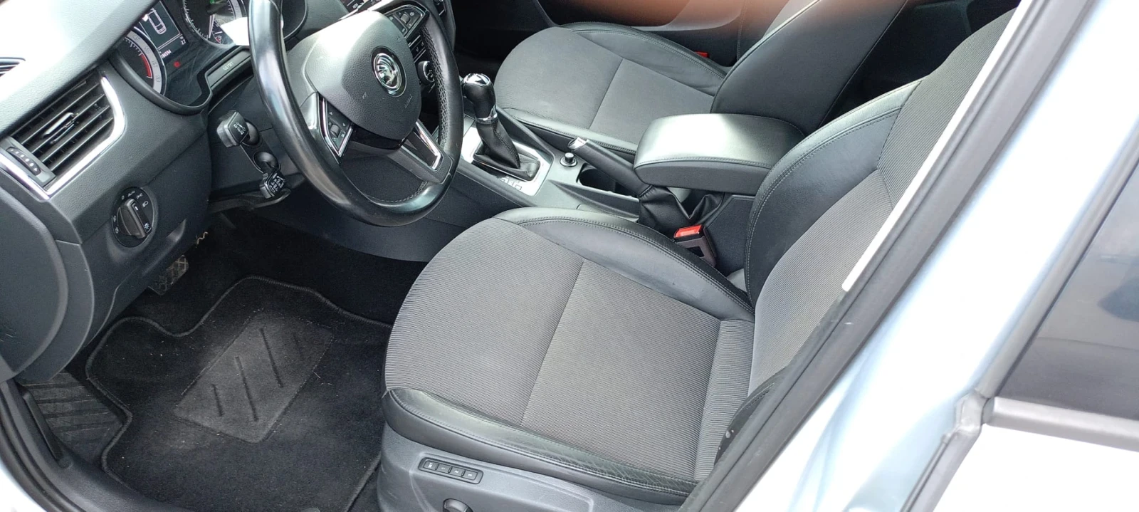 Skoda Octavia 2.0 ТДИ Автомат, снимка 12 - Автомобили и джипове - 54744171