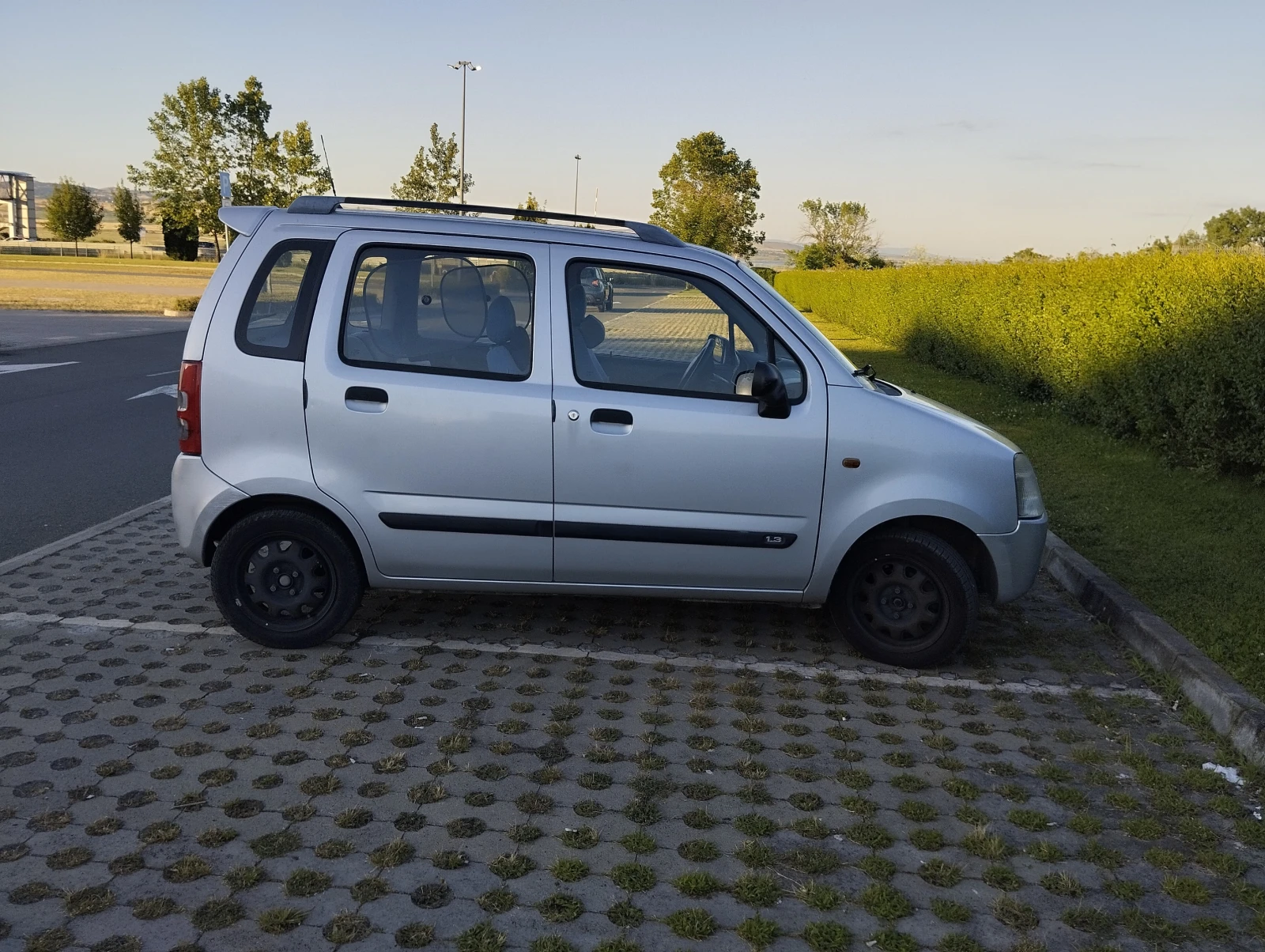 Suzuki Wagon r 1.3 I -АВТОМАТ, снимка 2 - Автомобили и джипове - 54960011