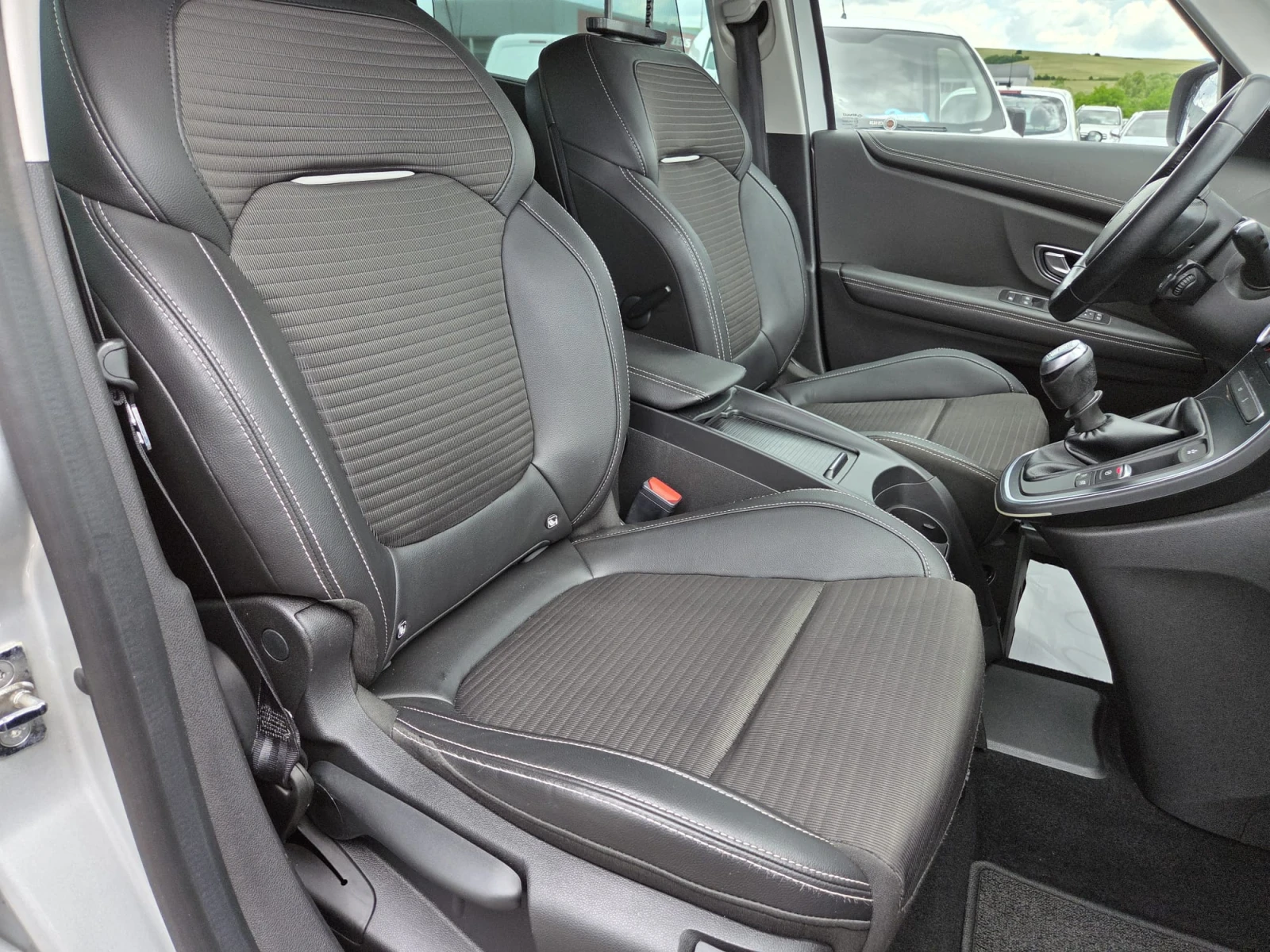 Renault Scenic 1.5 dci , снимка 10 - Автомобили и джипове - 54968604