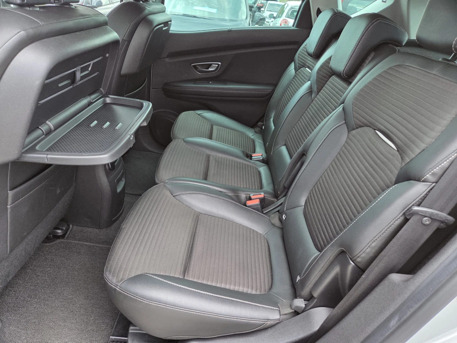 Renault Scenic 1.5 dci , снимка 11 - Автомобили и джипове - 54968604