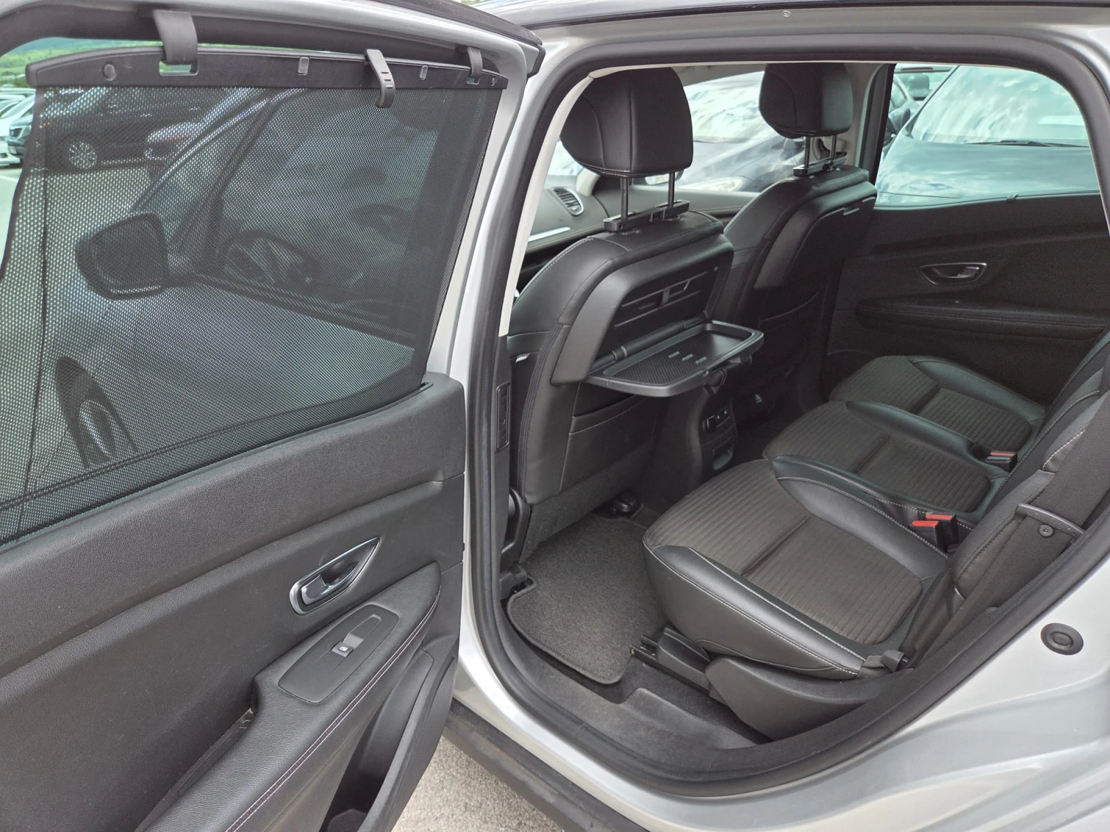 Renault Scenic 1.5 dci , снимка 12 - Автомобили и джипове - 54968604