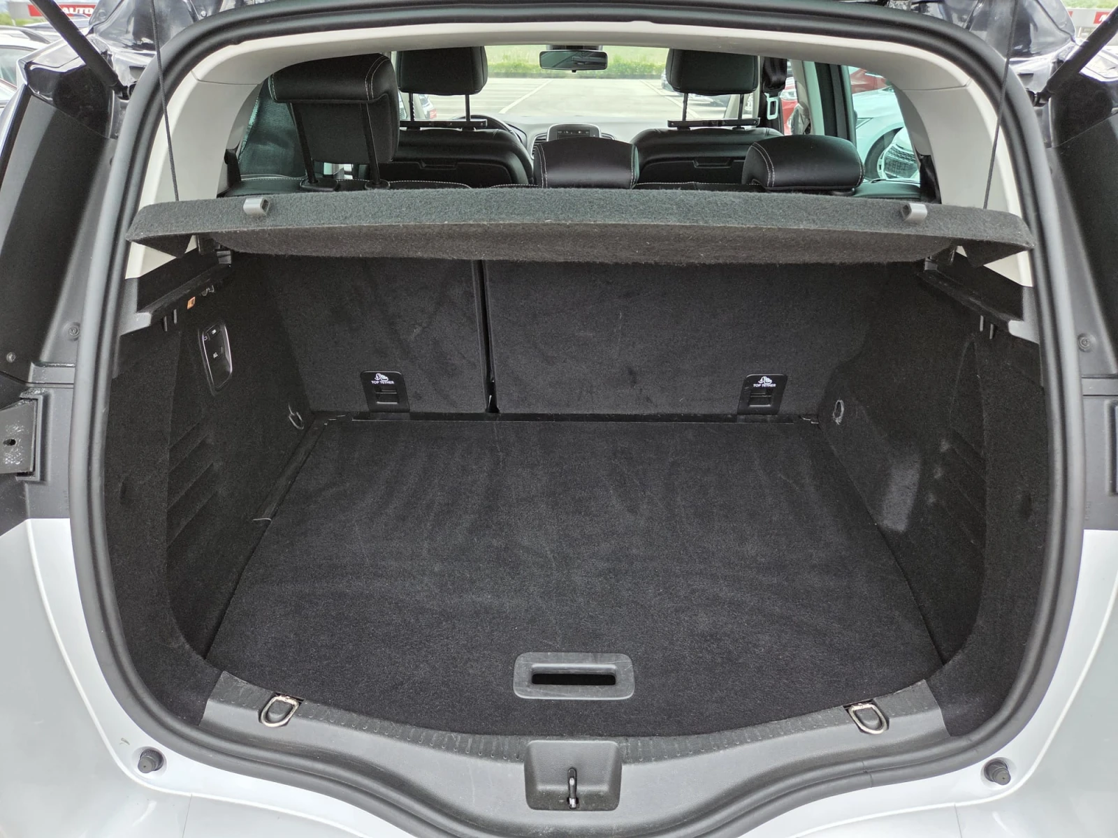 Renault Scenic 1.5 dci , снимка 15 - Автомобили и джипове - 54968604