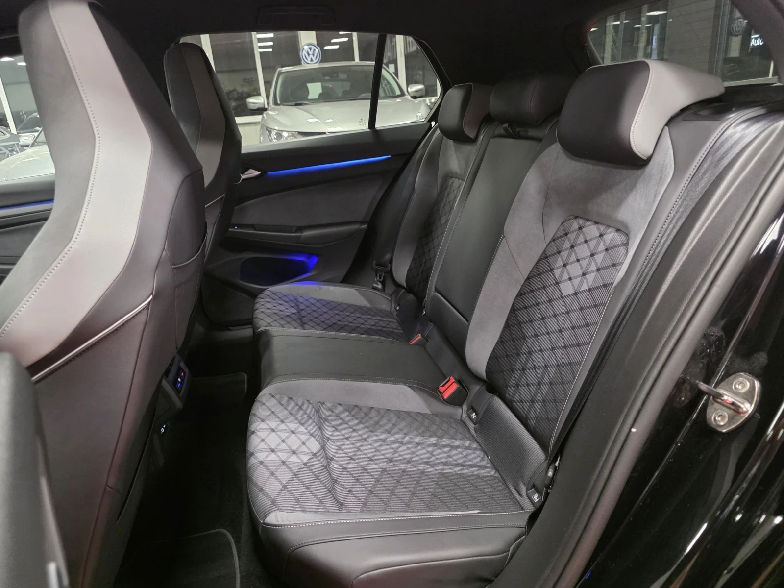 VW Golf eTSI | DSG7 | R-line | IQ Light, снимка 15 - Автомобили и джипове - 55451627