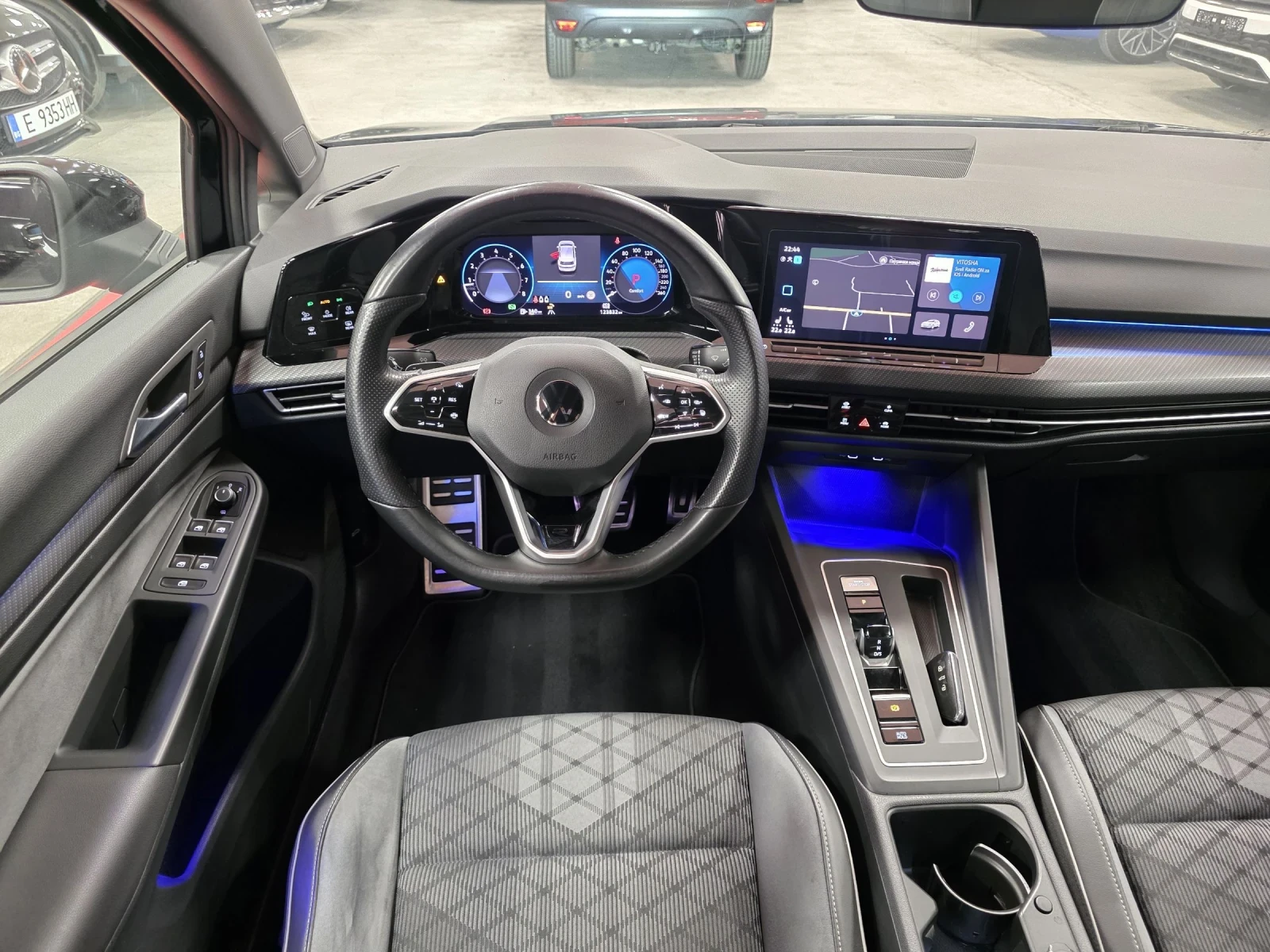 VW Golf eTSI | DSG7 | R-line | IQ Light, снимка 7 - Автомобили и джипове - 55451627