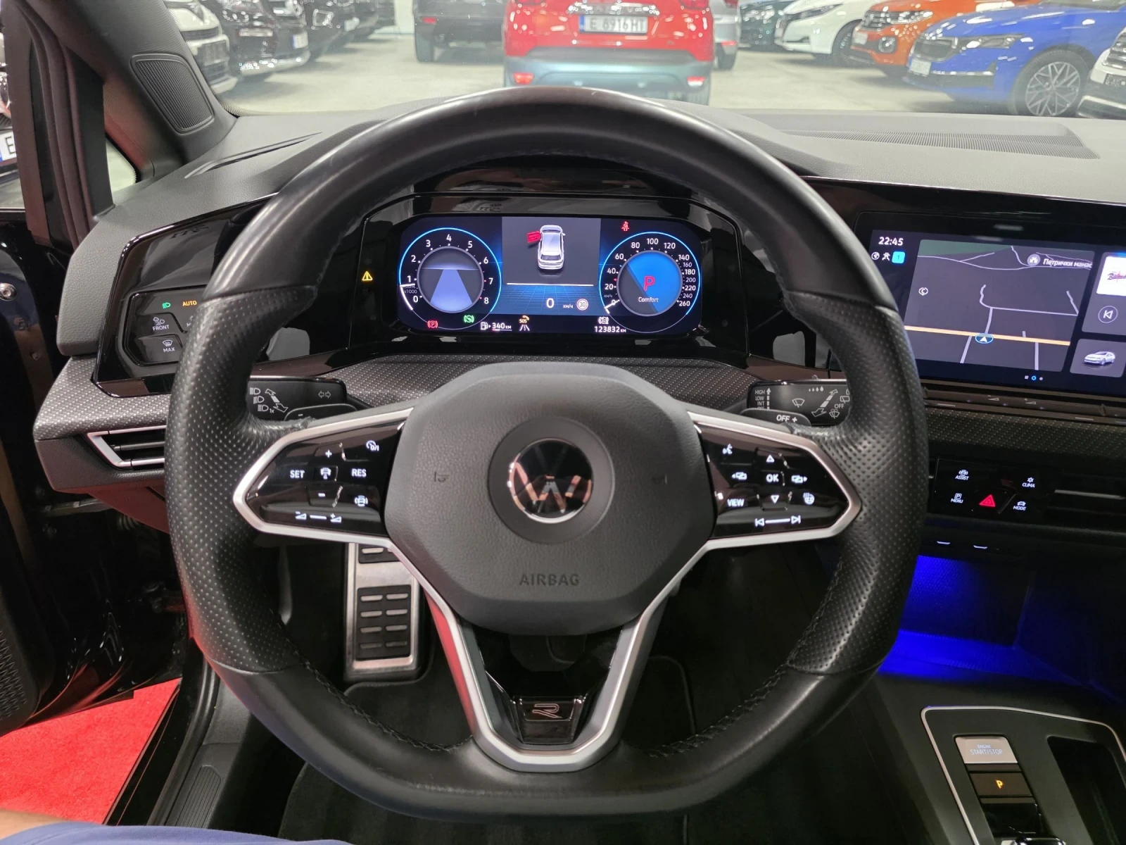 VW Golf eTSI | DSG7 | R-line | IQ Light, снимка 10 - Автомобили и джипове - 55451627
