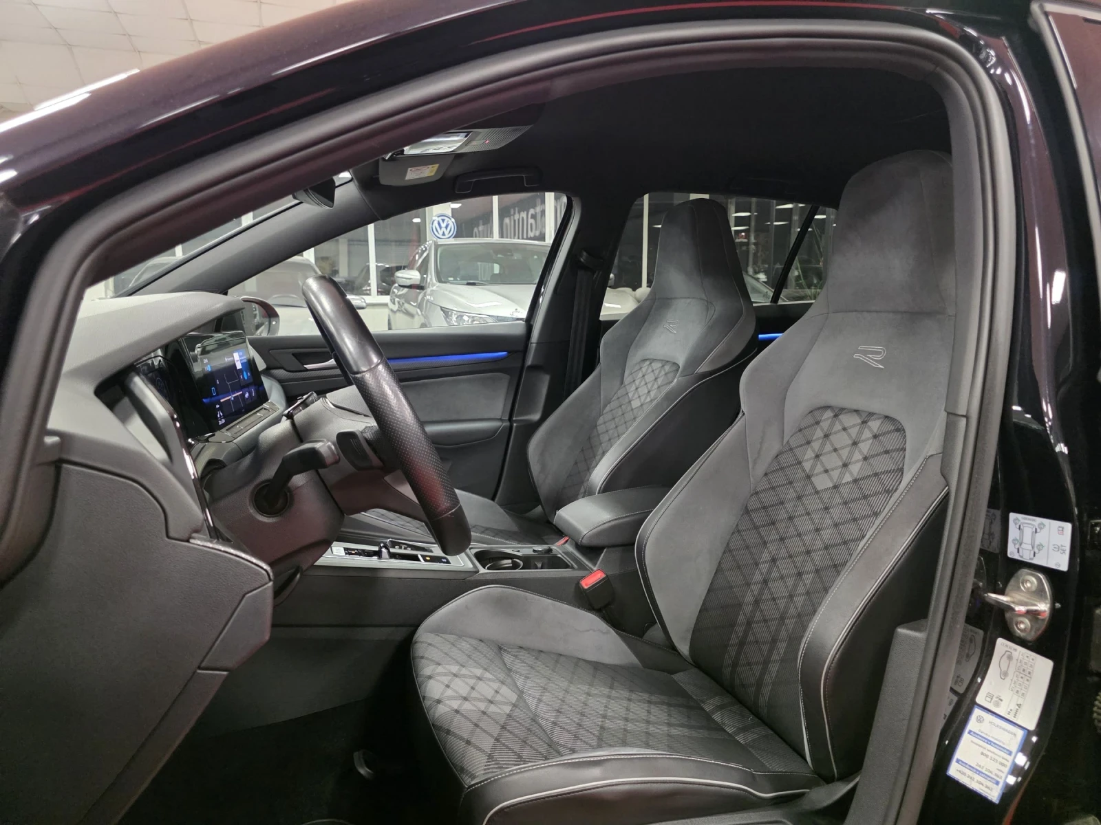 VW Golf eTSI | DSG7 | R-line | IQ Light, снимка 9 - Автомобили и джипове - 55451627