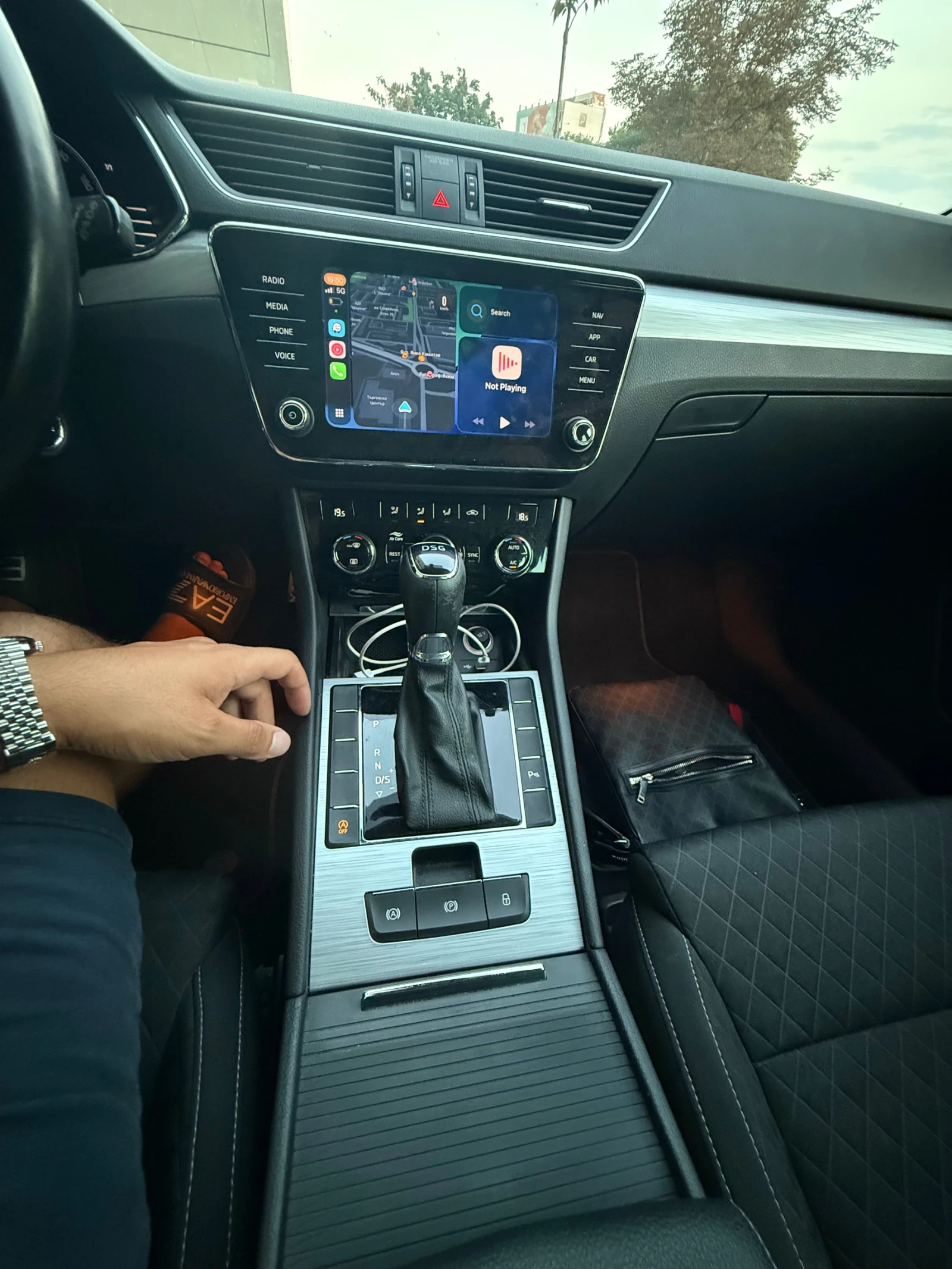 Skoda Superb 2.0 TDI BUSINESS , снимка 13 - Автомобили и джипове - 55827245