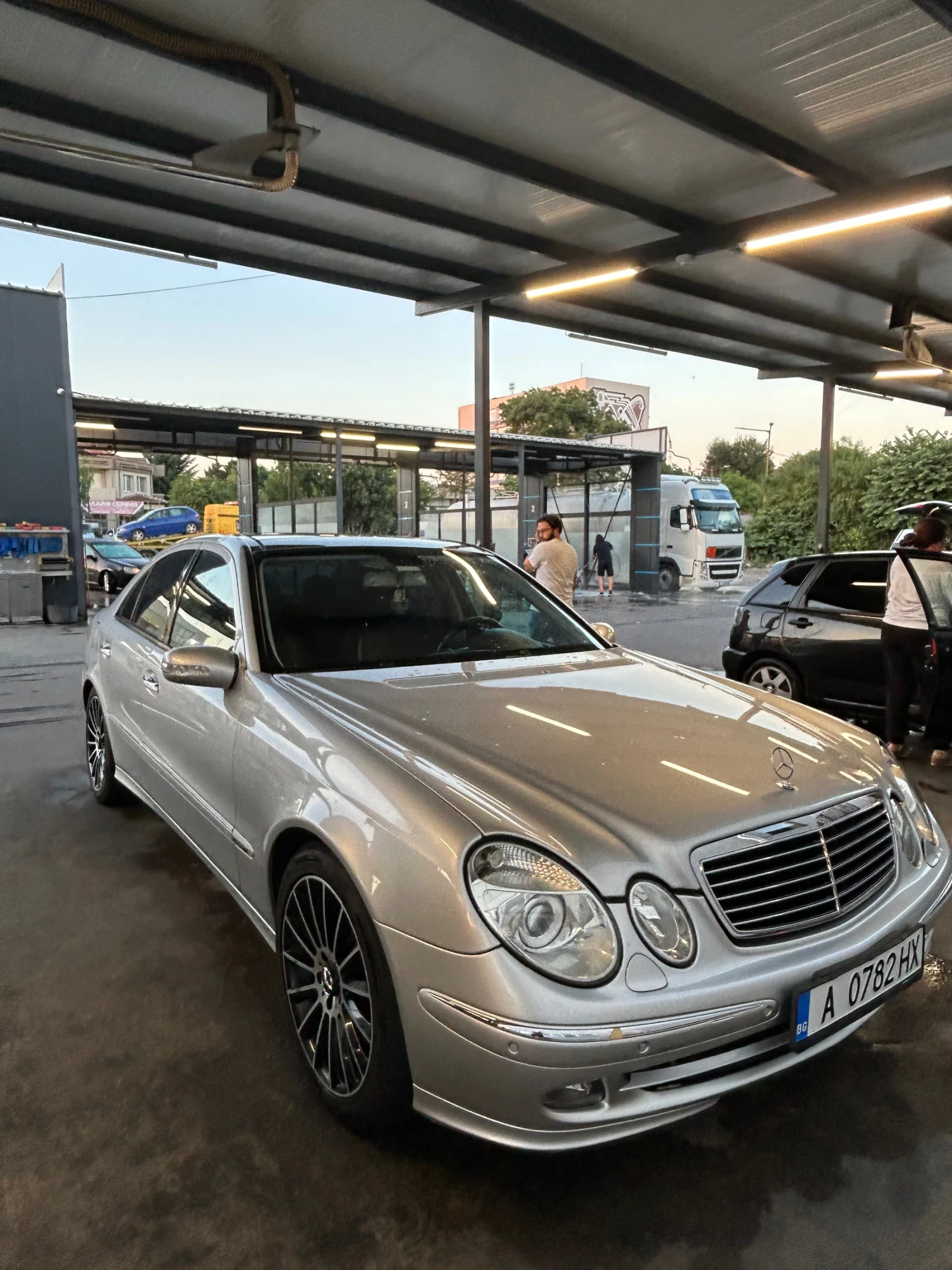 Mercedes-Benz E 320, снимка 13 - Автомобили и джипове - 55878149