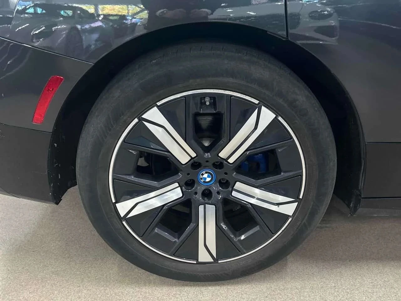 BMW iX, снимка 10 - Автомобили и джипове - 56730512