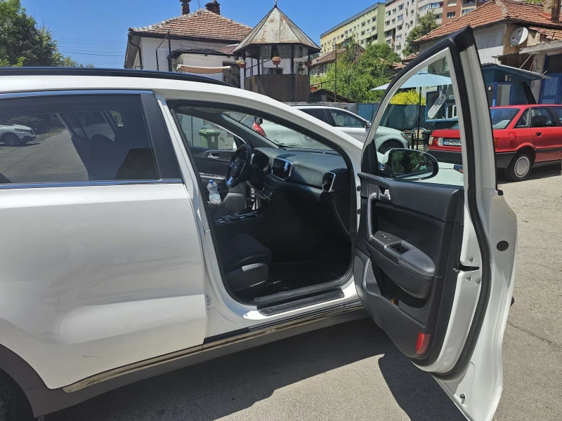 Kia Sportage, снимка 9 - Автомобили и джипове - 51280033