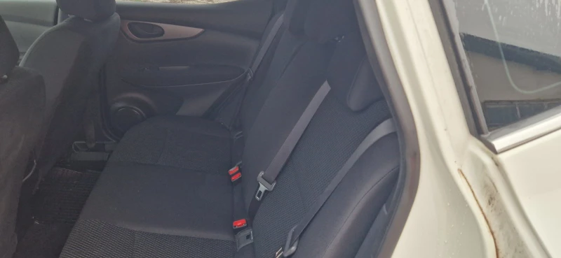 Nissan Qashqai, снимка 17 - Автомобили и джипове - 52645153