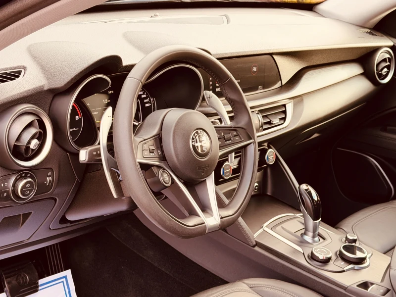 Alfa Romeo Stelvio 2.2M-JET-210KC-KEYLESS-НАВИ-КАМЕРА-ДИСТРОНИК-TОП!!, снимка 10 - Автомобили и джипове - 53051166