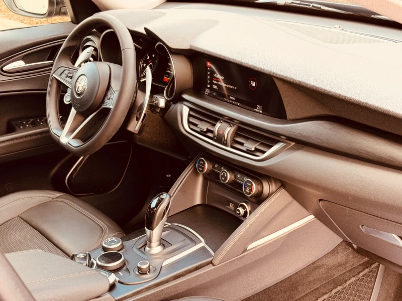 Alfa Romeo Stelvio 2.2M-JET-210KC-KEYLESS-НАВИ-КАМЕРА-ДИСТРОНИК-TОП!!, снимка 15 - Автомобили и джипове - 53051166