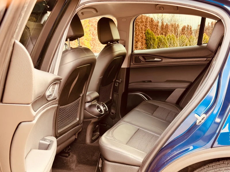 Alfa Romeo Stelvio 2.2M-JET-210KC-KEYLESS-НАВИ-КАМЕРА-ДИСТРОНИК-TОП!!, снимка 11 - Автомобили и джипове - 53051166