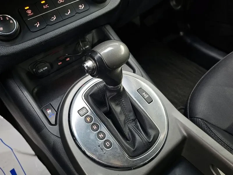 Kia Sportage 2.0 CRDi 4WD, снимка 9 - Автомобили и джипове - 54274996