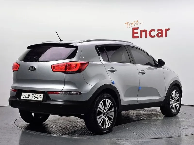 Kia Sportage 2.0 CRDi 4WD, снимка 2 - Автомобили и джипове - 54274996