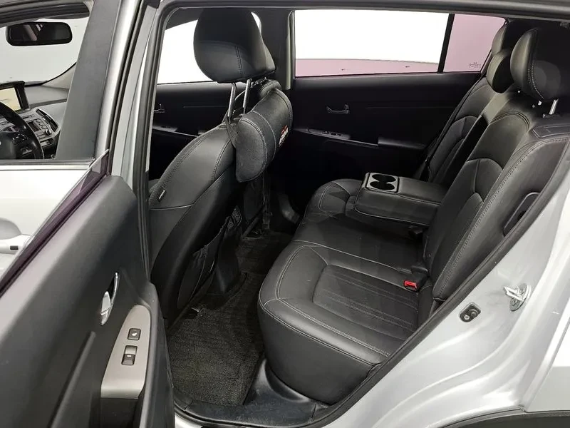 Kia Sportage 2.0 CRDi 4WD, снимка 11 - Автомобили и джипове - 54274996