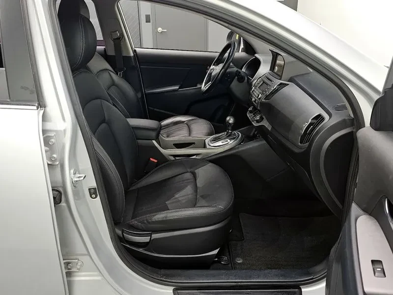 Kia Sportage 2.0 CRDi 4WD, снимка 12 - Автомобили и джипове - 54274996