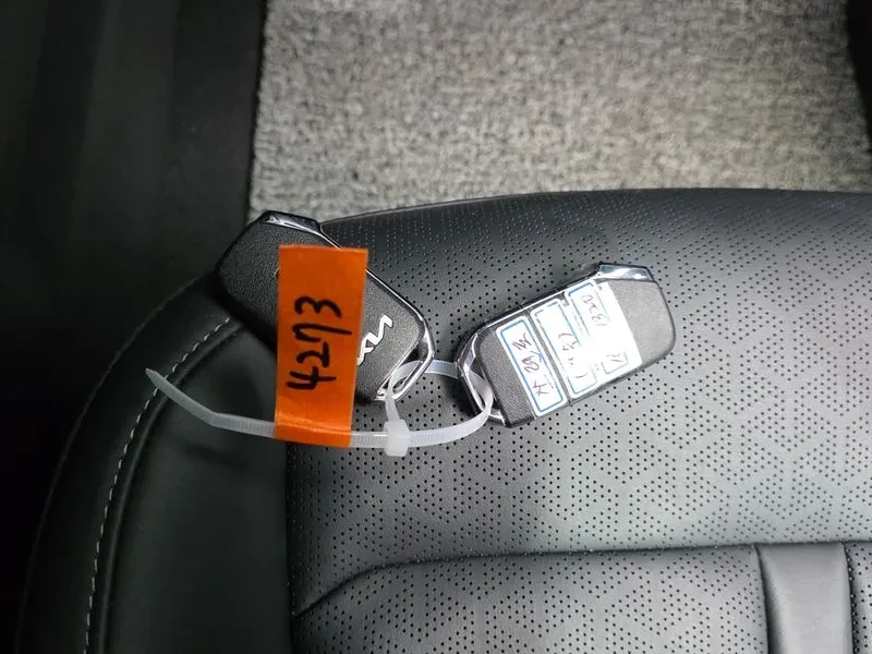 Kia Sorento 2.2 CRDI 4WD - САМО 30% АВАНС, снимка 16 - Автомобили и джипове - 56018245