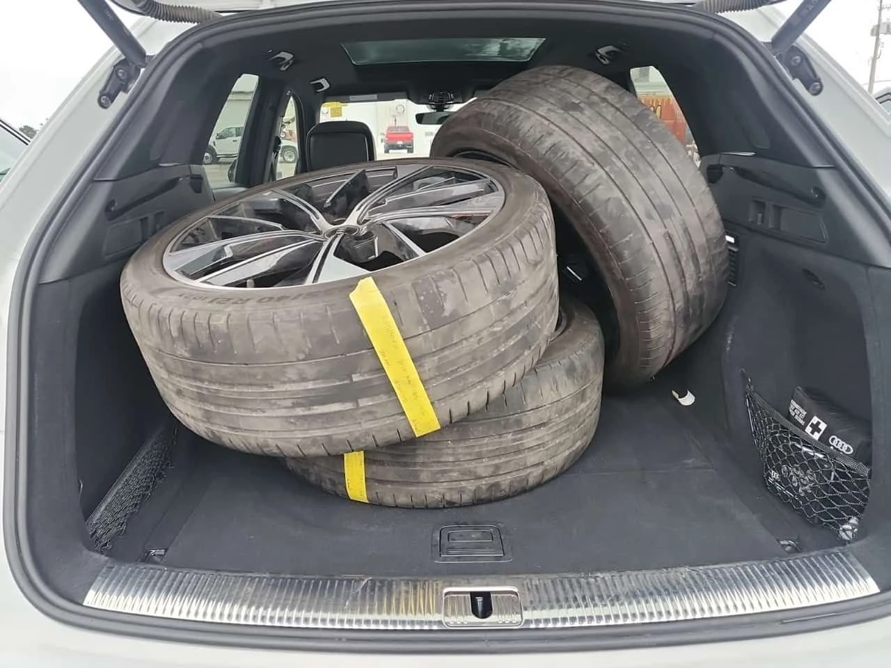 Audi SQ5 TECHNIK | PANO | B&O | ПОДГРЕВИ | CARFAX, снимка 14 - Автомобили и джипове - 53737197