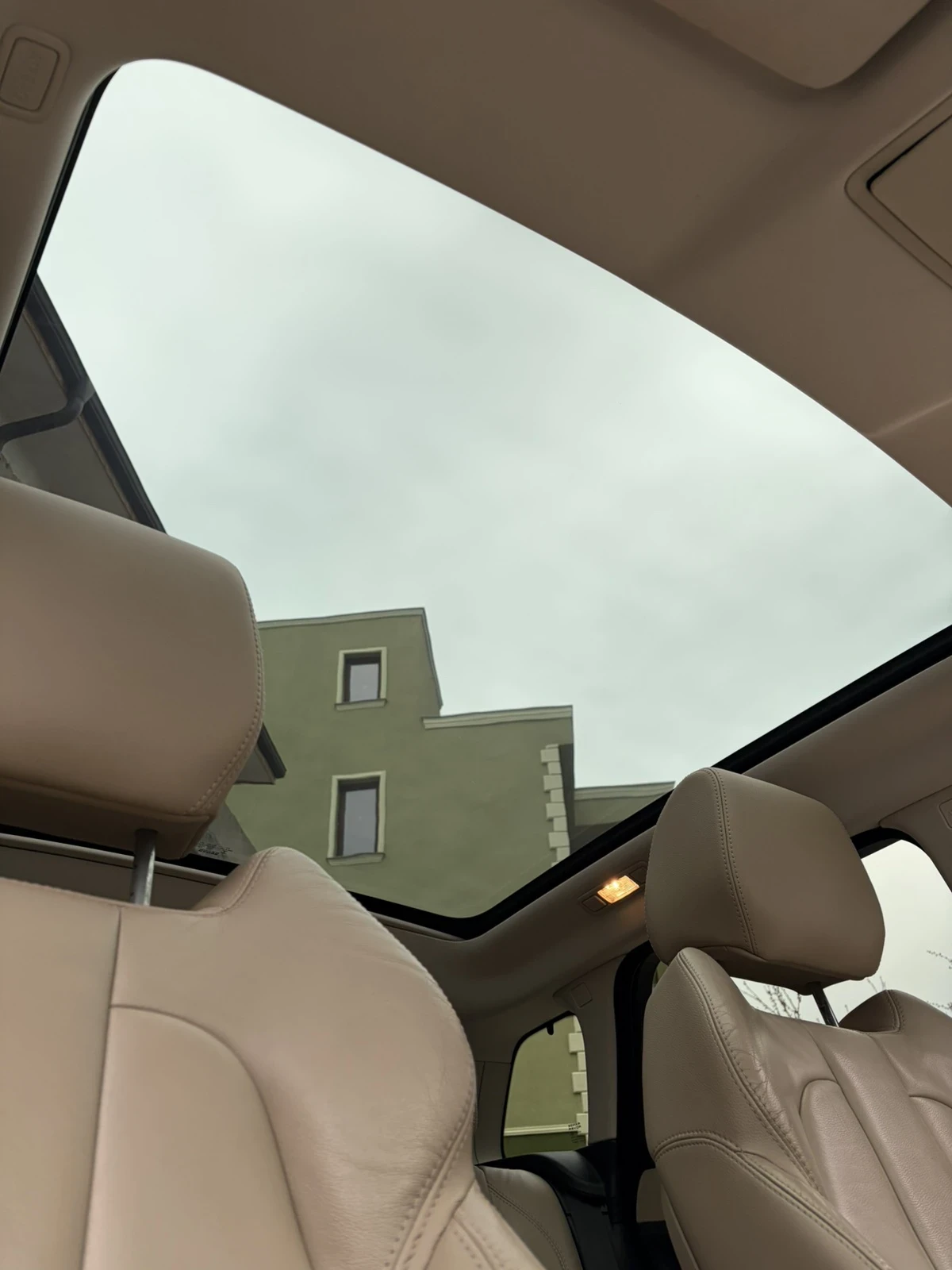 Land Rover Range Rover Evoque 2.2/150к/ EVOQUE/ ПАНОРАМА/ПЕРФЕКТНО СЪСТОЯНИЕ!, снимка 13 - Автомобили и джипове - 54092886