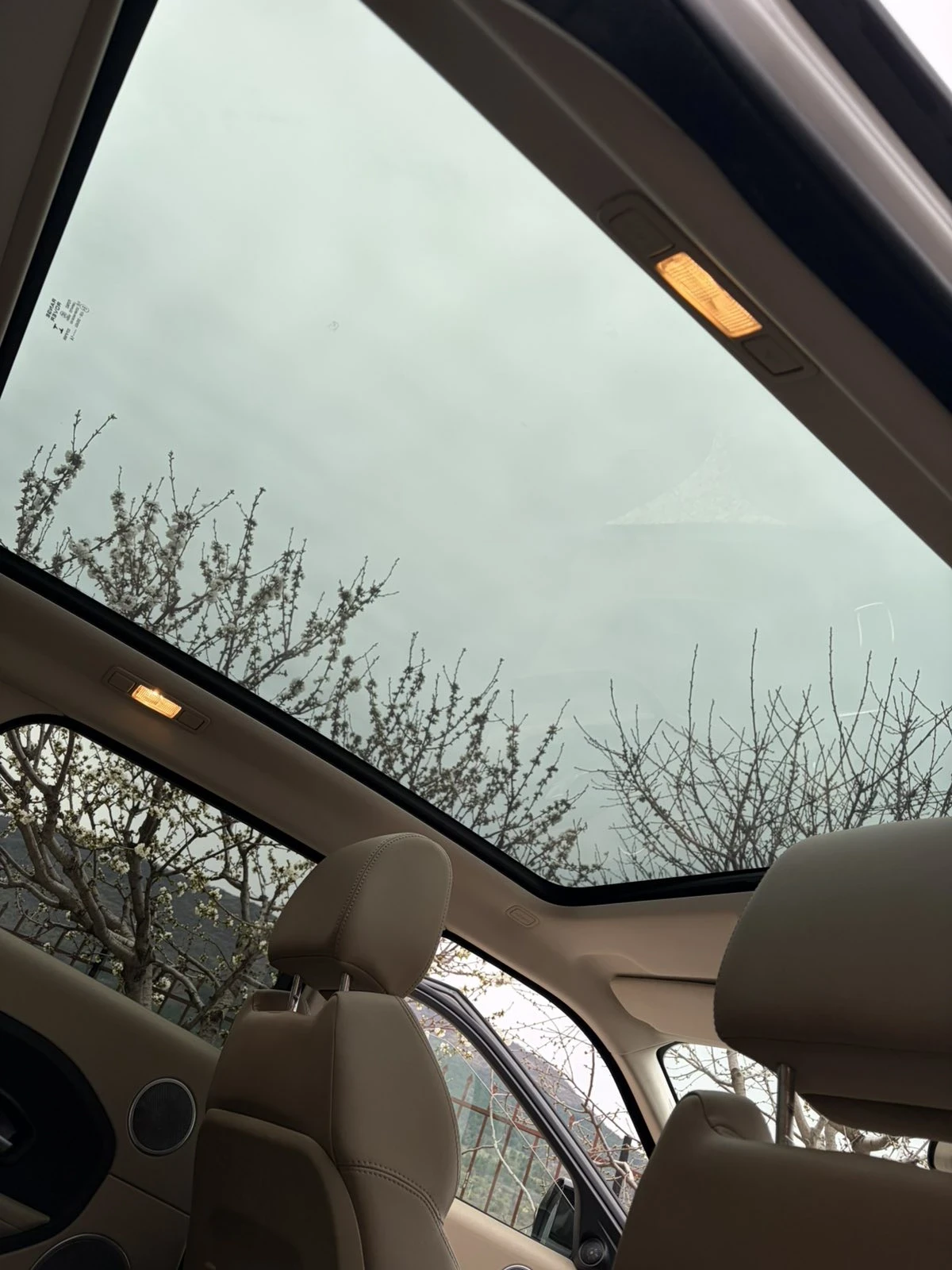 Land Rover Range Rover Evoque 2.2/150к/ EVOQUE/ ПАНОРАМА/ПЕРФЕКТНО СЪСТОЯНИЕ!, снимка 14 - Автомобили и джипове - 54092886