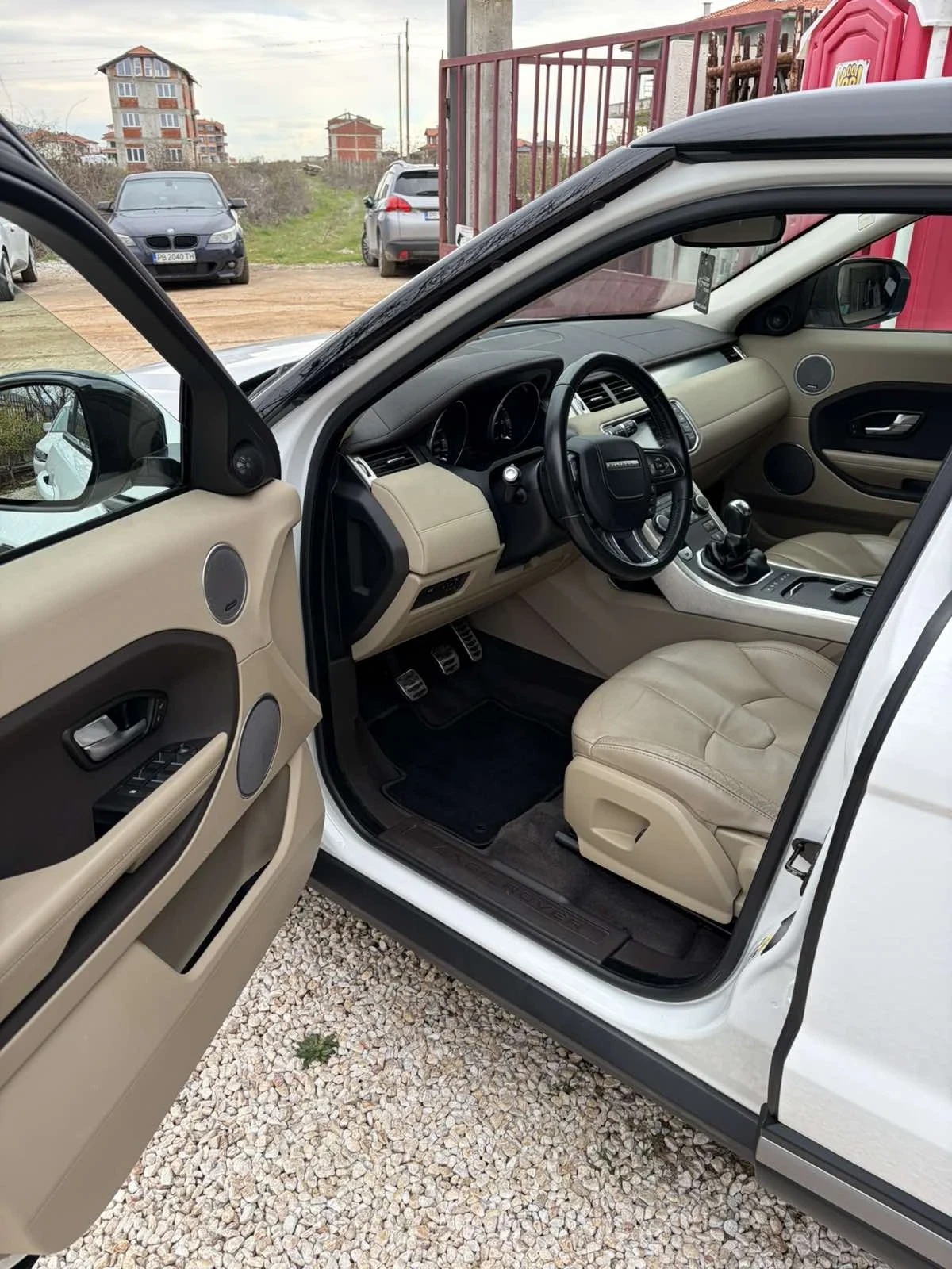 Land Rover Range Rover Evoque 2.2/150к/ EVOQUE/ ПАНОРАМА/ПЕРФЕКТНО СЪСТОЯНИЕ!, снимка 5 - Автомобили и джипове - 54092886