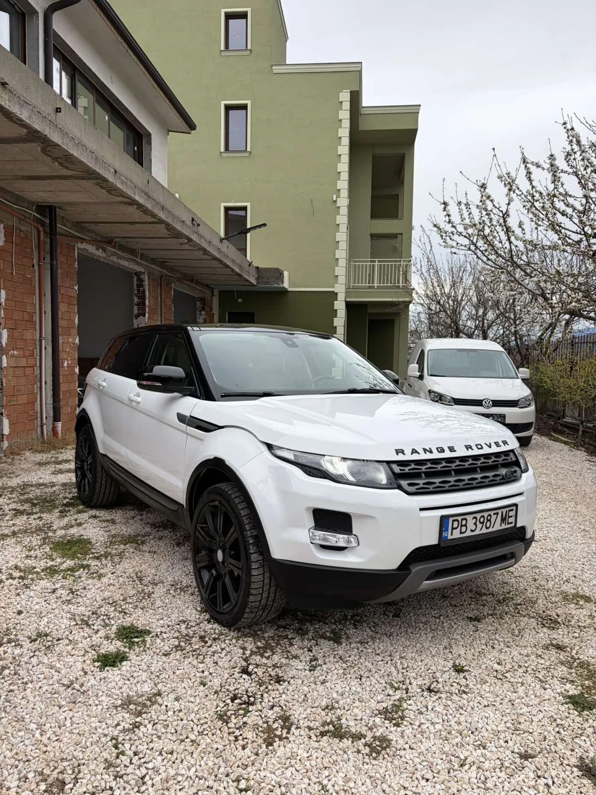 Land Rover Range Rover Evoque 2.2/150к/ EVOQUE/ ПАНОРАМА/ПЕРФЕКТНО СЪСТОЯНИЕ!, снимка 2 - Автомобили и джипове - 54092886