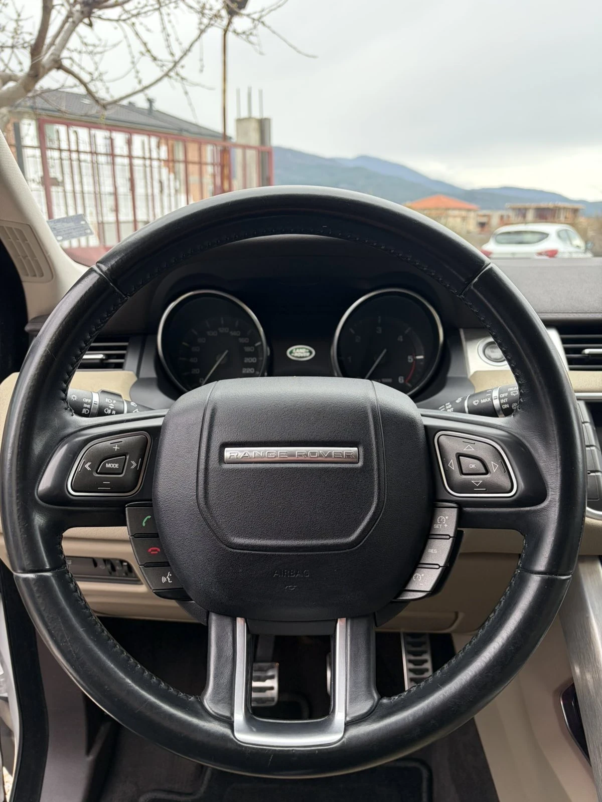 Land Rover Range Rover Evoque 2.2/150к/ EVOQUE/ ПАНОРАМА/ПЕРФЕКТНО СЪСТОЯНИЕ!, снимка 9 - Автомобили и джипове - 54092886