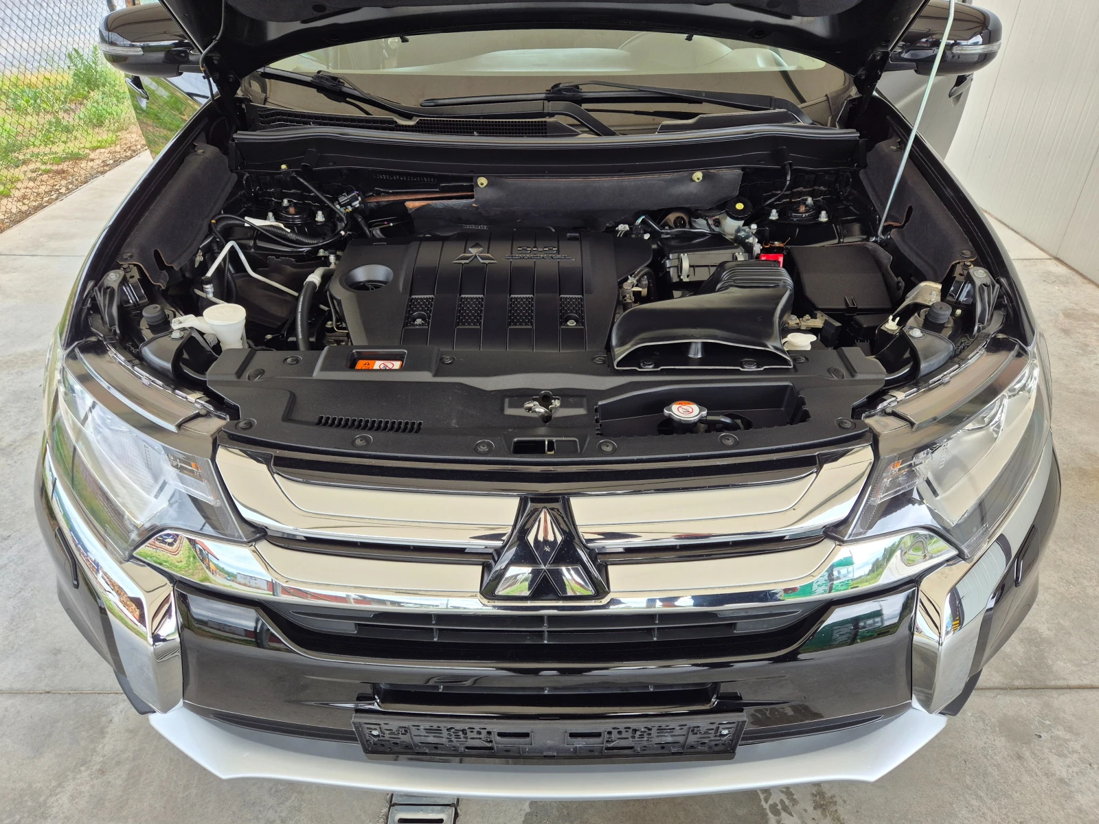 Mitsubishi Outlander 2.2DI-D* AUTOMAT* 4×4* , снимка 17 - Автомобили и джипове - 54588098