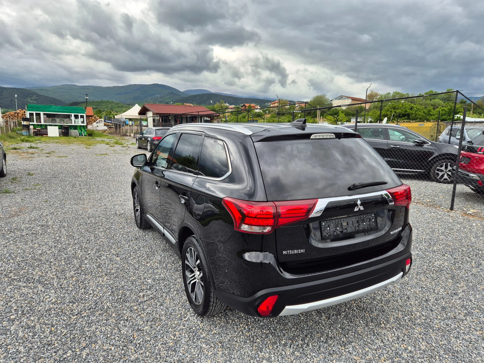 Mitsubishi Outlander 2.2DI-D* AUTOMAT* 4×4* , снимка 4 - Автомобили и джипове - 54588098