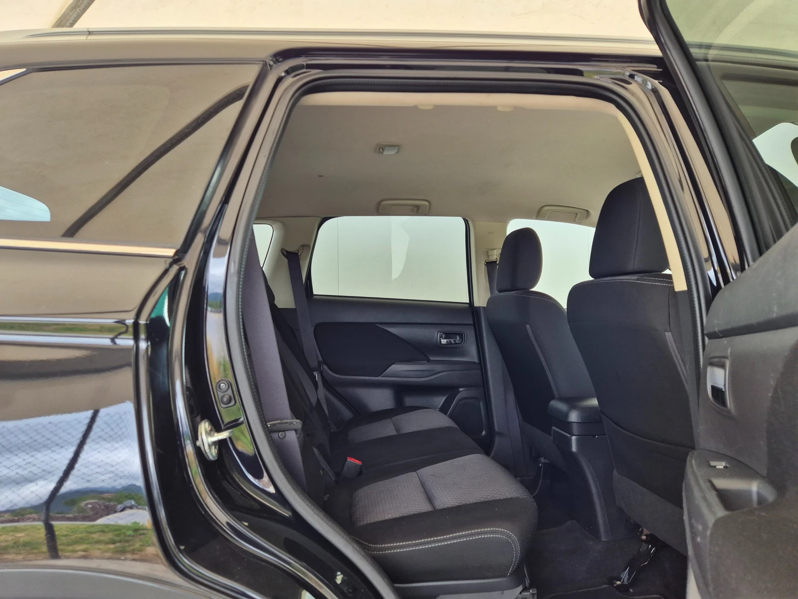 Mitsubishi Outlander 2.2DI-D* AUTOMAT* 4×4* , снимка 11 - Автомобили и джипове - 54588098